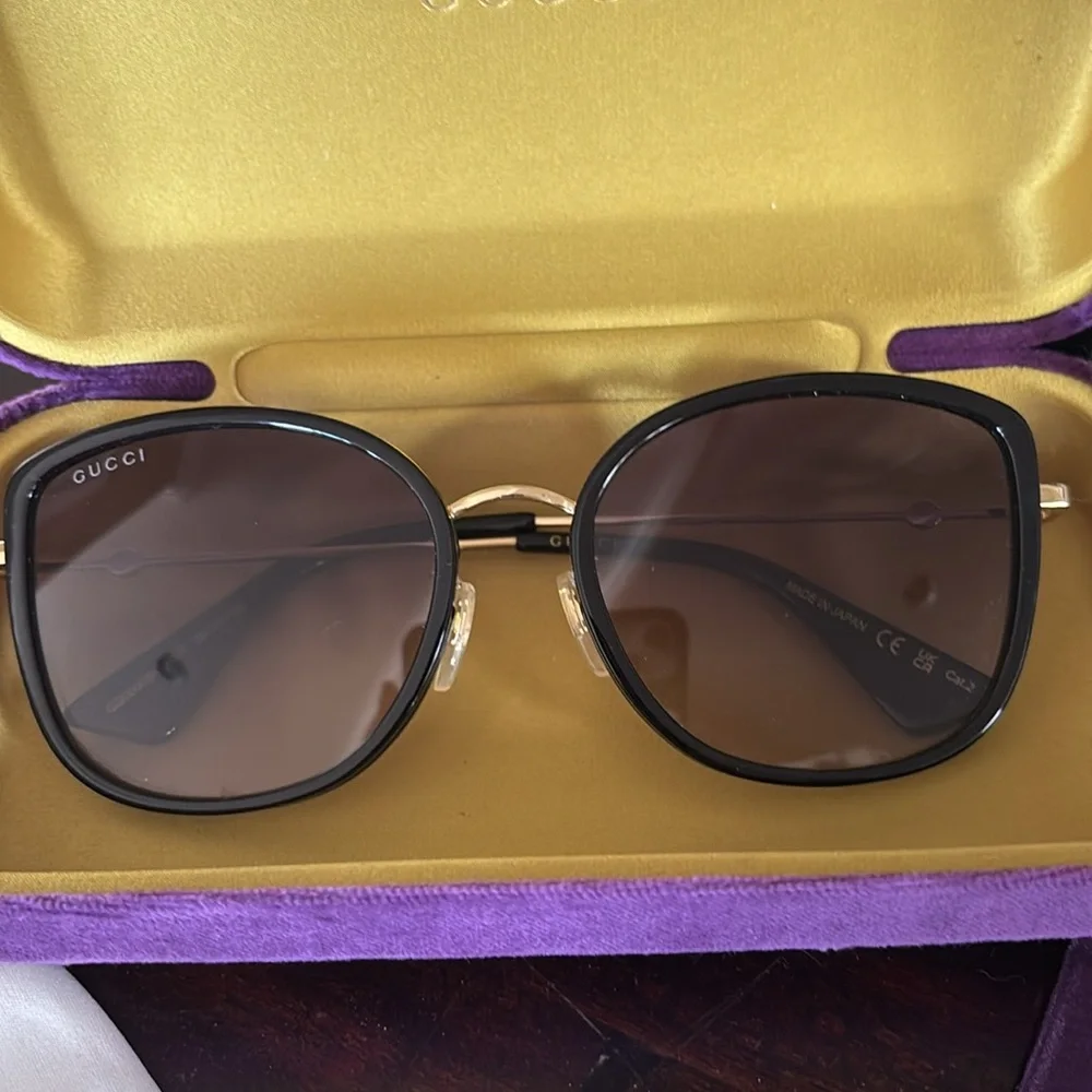 Gucci Black Gold Sunglasses with Gradient Lenses Gg0606sk butterfly authentic!